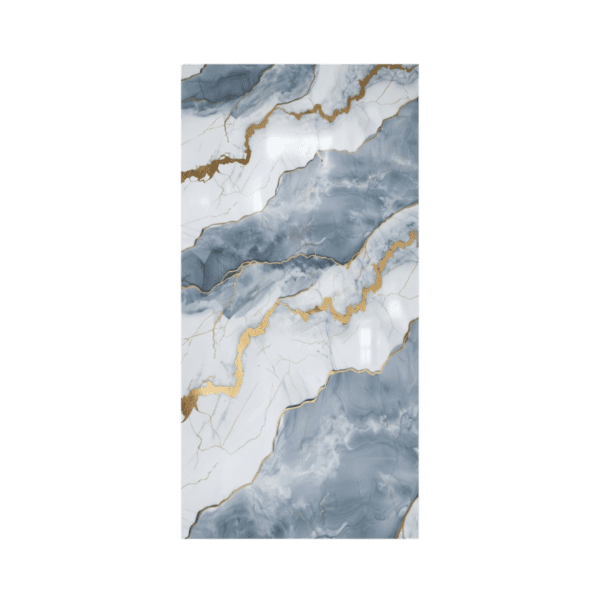 Plancha de revestimiento rectangular con acabado brillante que simula piedra de mármol blanco con vetas grises.