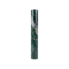 Rollo de papel adhesivo decorativo con acabado realista que simula mármol en tonos verde oscuro y vetas doradas.