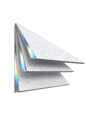 Tres paneles de cielo raso en PVC color blanco, apilados, con diseño de estrellas sutiles y bordes holográficos para decoración de techos.